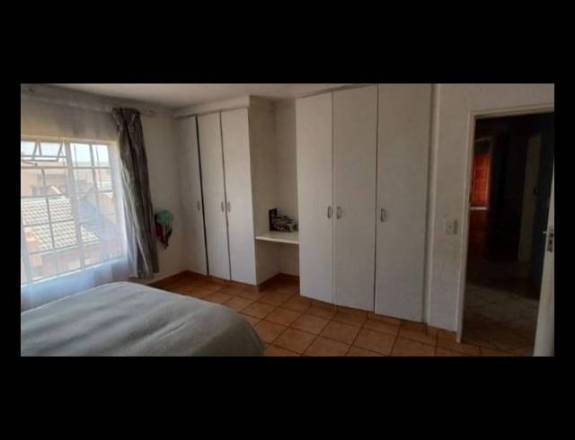 3 BEDROOM TOWNHOUSE FOR SALE IN GLEN MARAIS